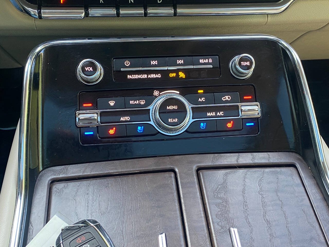 Used 2019 Lincoln Navigator Reserve AWD/4WD image 36