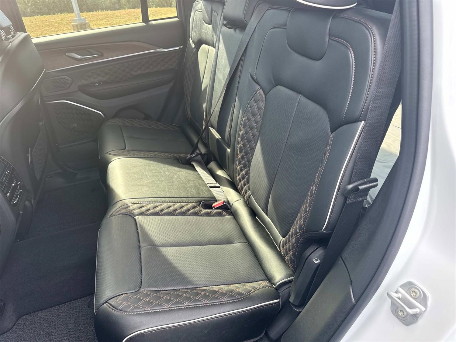 New 2025 Jeep Grand Cherokee Summit image 12