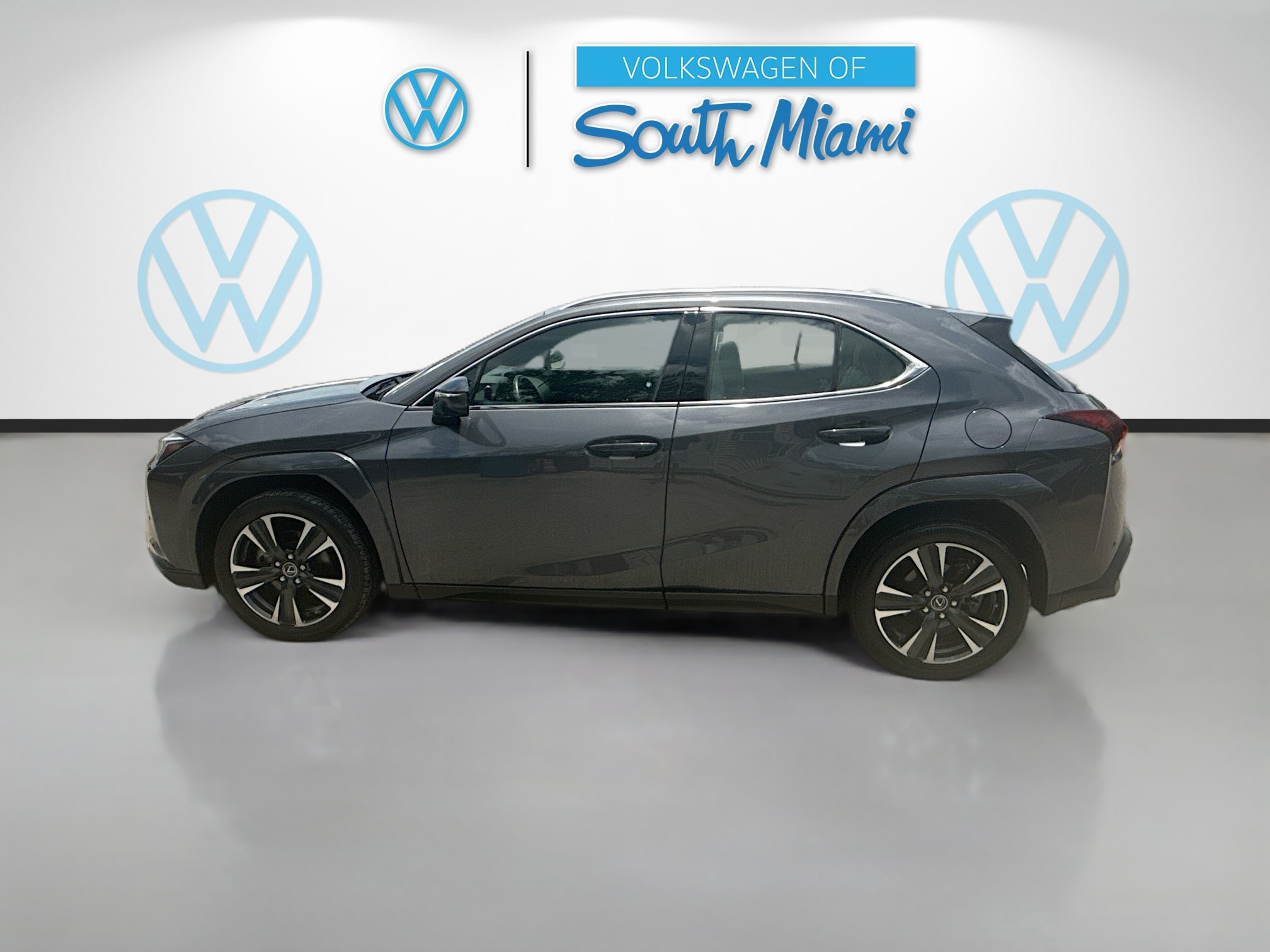 Used 2023 Lexus UX 250h FWD w/ Accessory Package (Z1) image 4