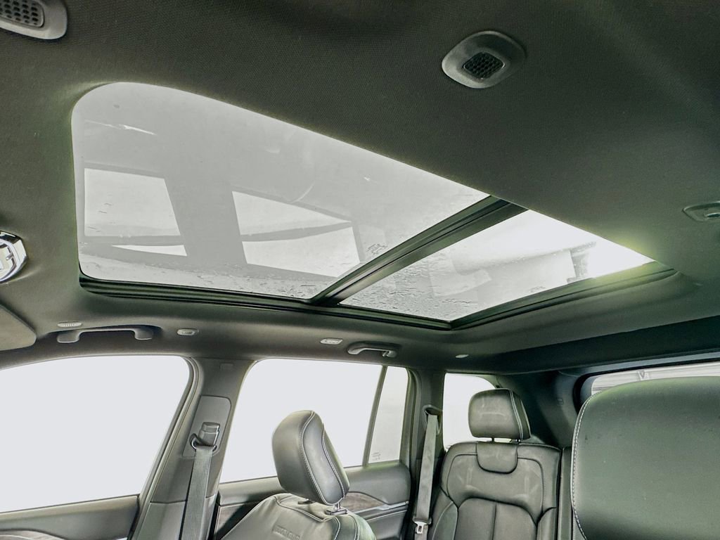 Used 2022 Jeep Grand Cherokee Overland w/ MOPAR Finishing Package image 20