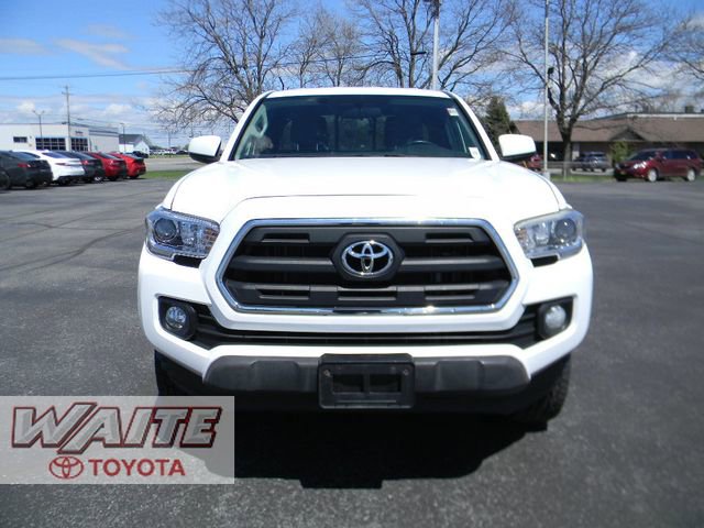 Used 2017 Toyota Tacoma SR5 AWD/4WD image 6