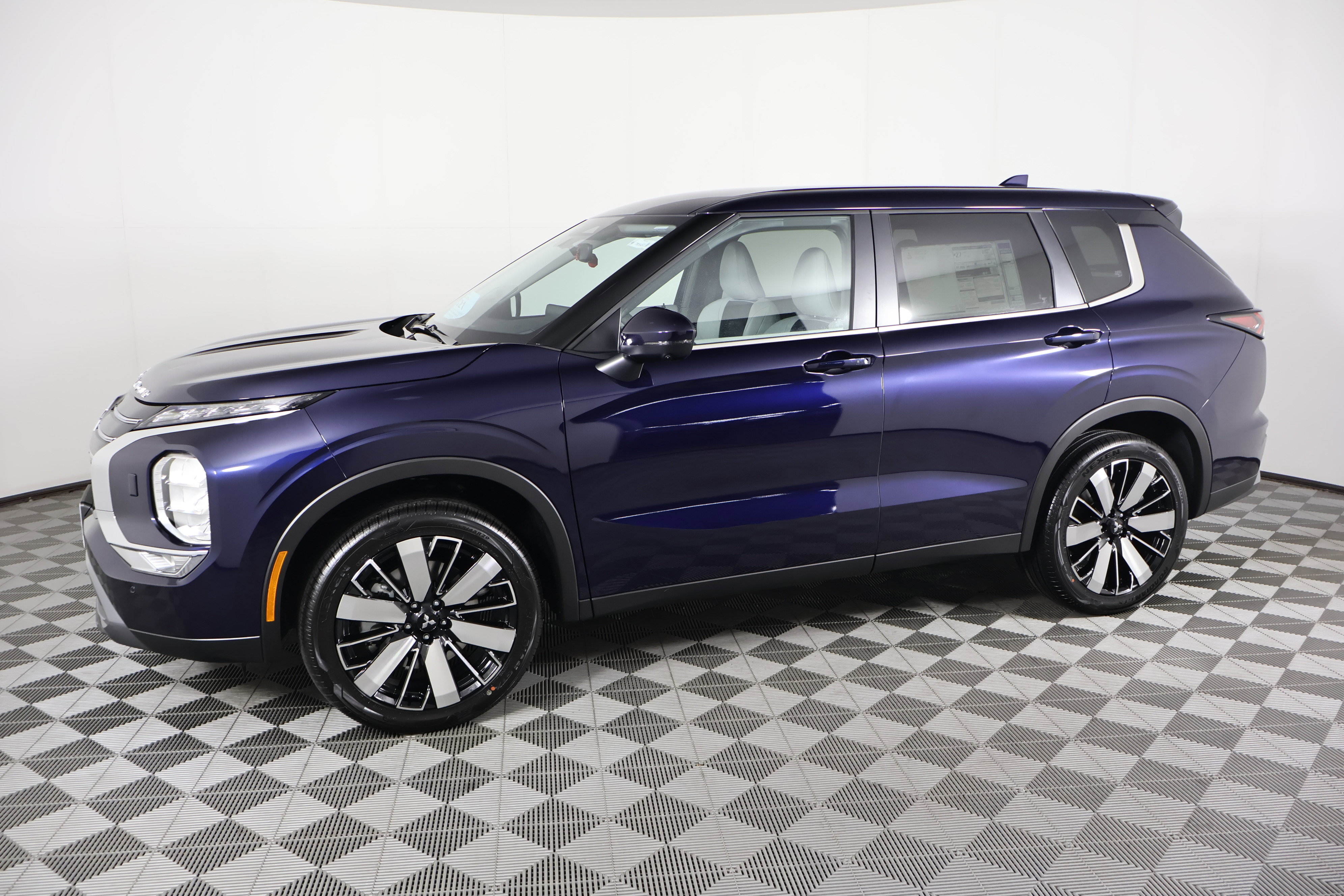 New 2026 Mitsubishi Outlander SE image 9