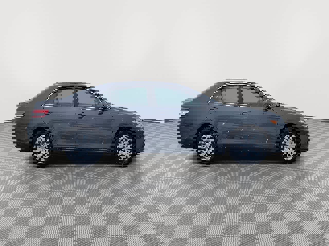 Used 2010 Toyota Camry LE image 9