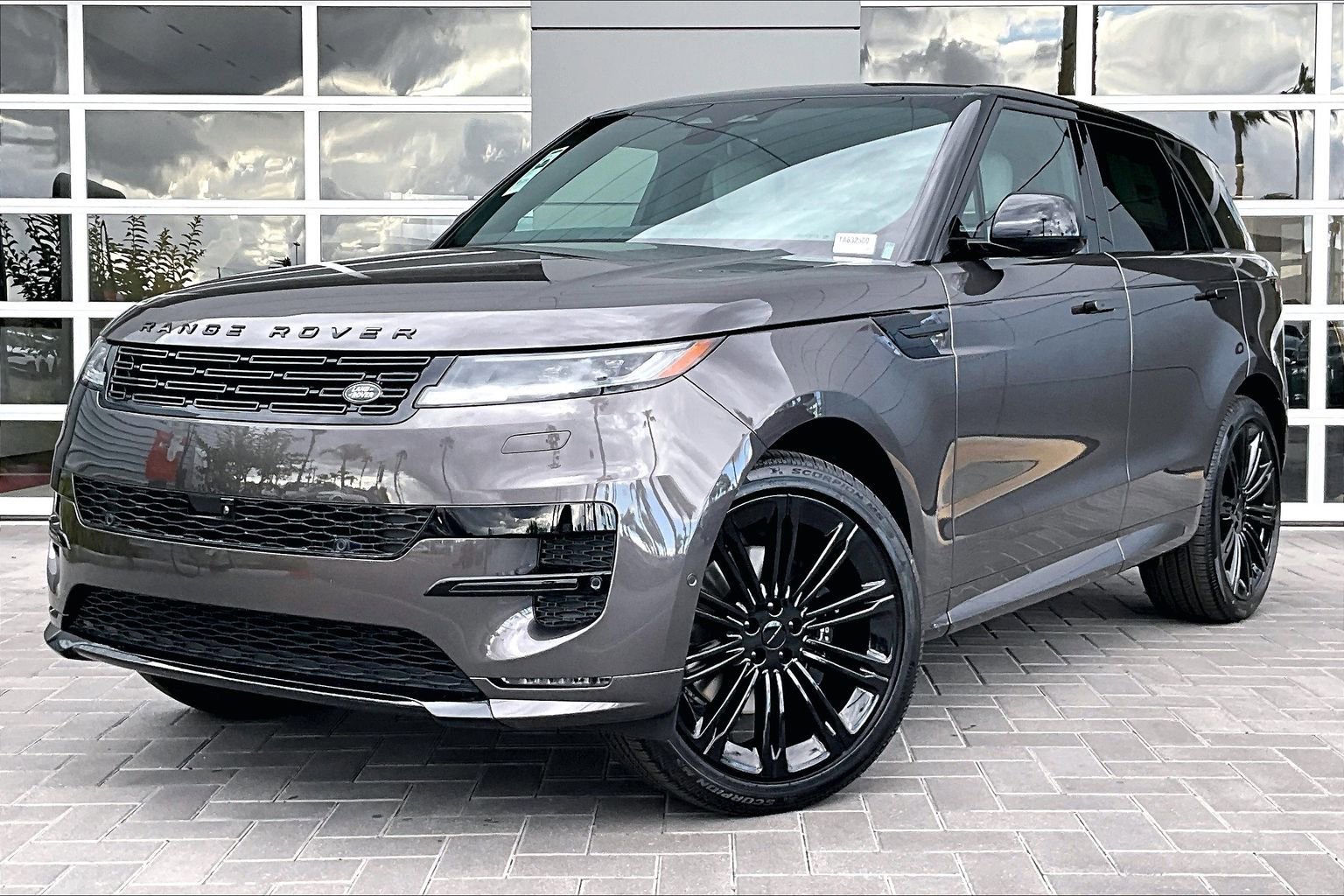New 2026 Land Rover Range Rover Sport Dynamic SE image 1