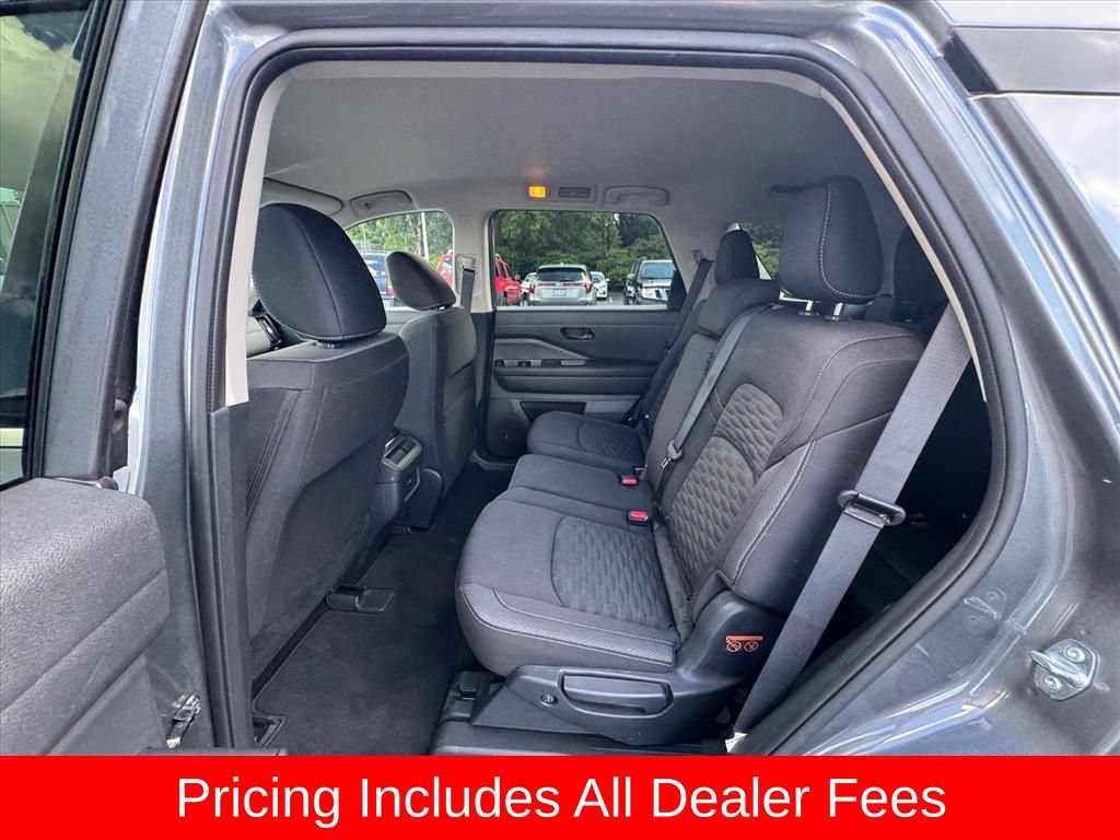 Used 2024 Nissan Pathfinder S FWD image 11