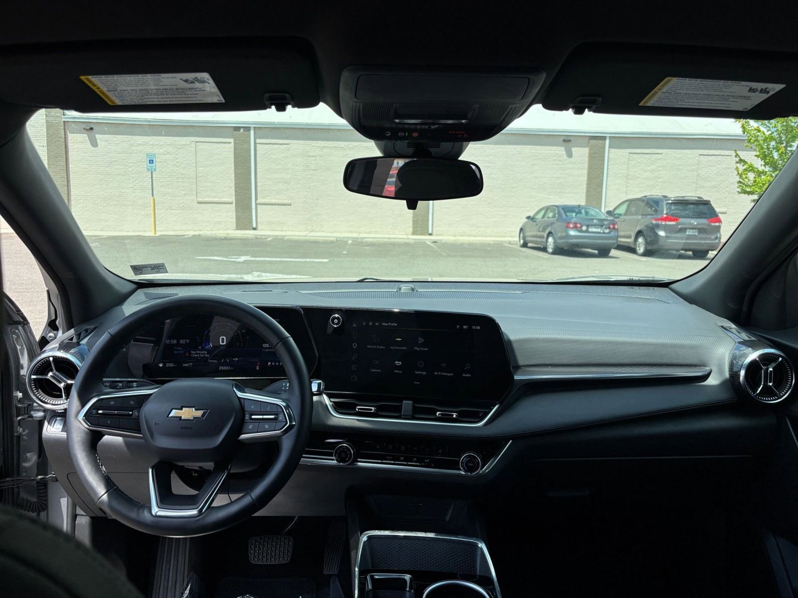 Used 2025 Chevrolet Equinox LT AWD/4WD image 32
