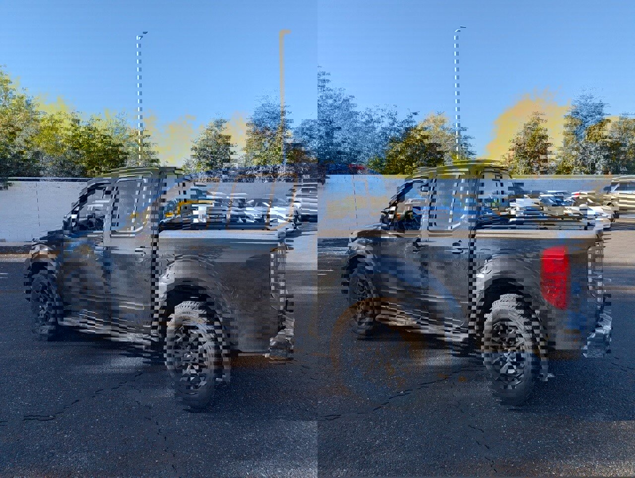 Used 2020 Nissan Frontier SV w/ Midnight Edition Floor Mats image 4