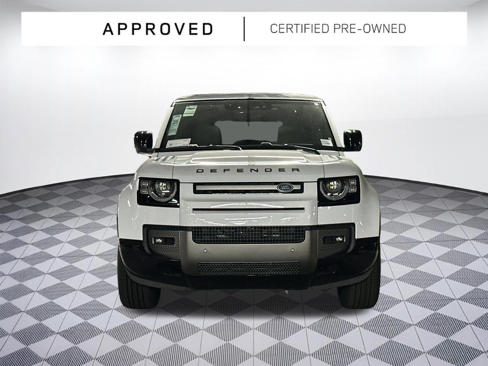 Used 2025 Land Rover Defender 130 X-Dynamic SE AWD/4WD image 5