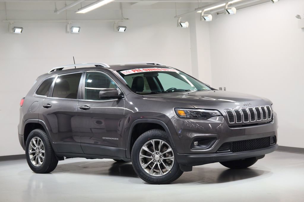 Used 2019 Jeep Cherokee Latitude Plus w/ Cold Weather Group AWD/4WD image 7