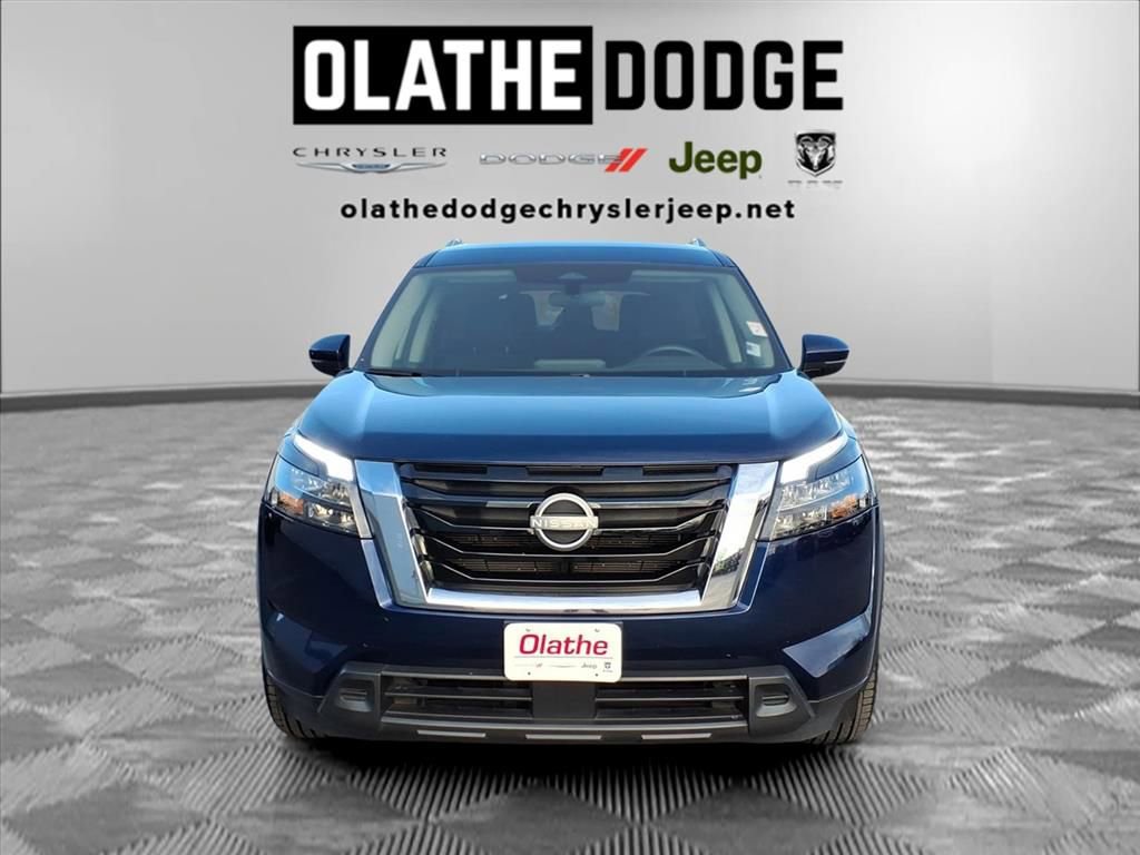 Used 2025 Nissan Pathfinder SV image 10