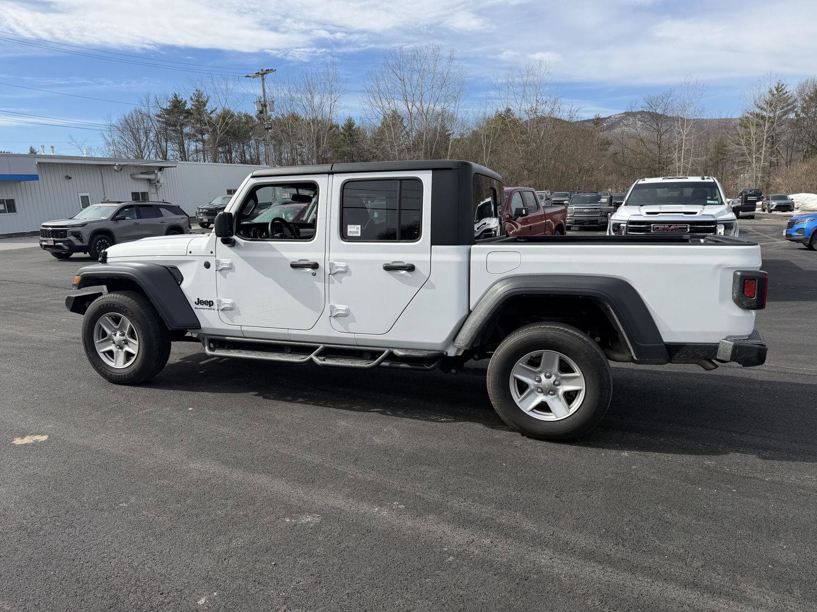 Used 2023 Jeep Gladiator Sport image 4