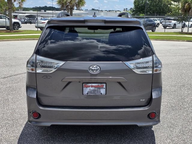 Used 2018 Toyota Sienna SE w/ SE Preferred Package FWD image 3