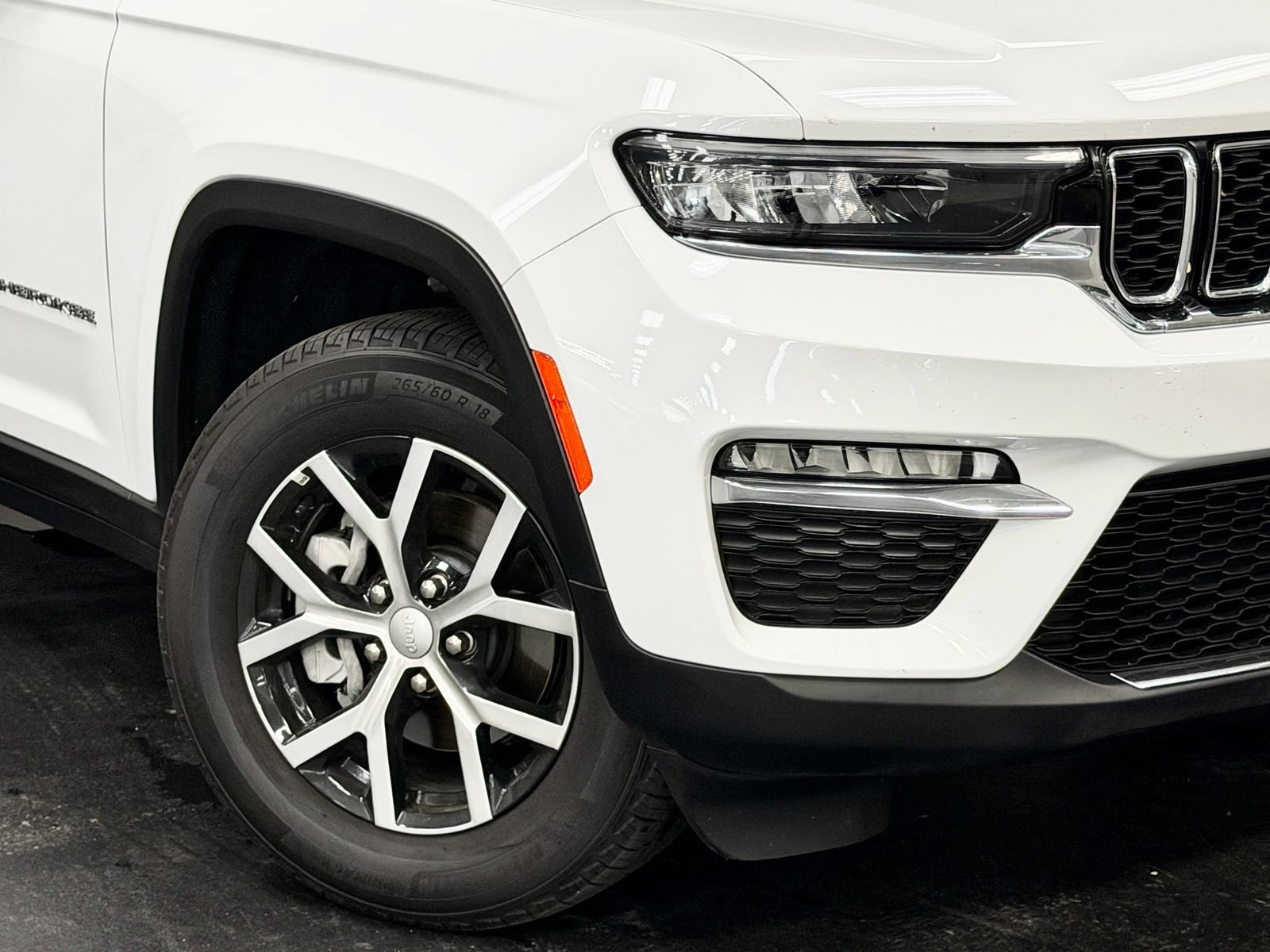 Used 2024 Jeep Grand Cherokee Limited RWD image 4