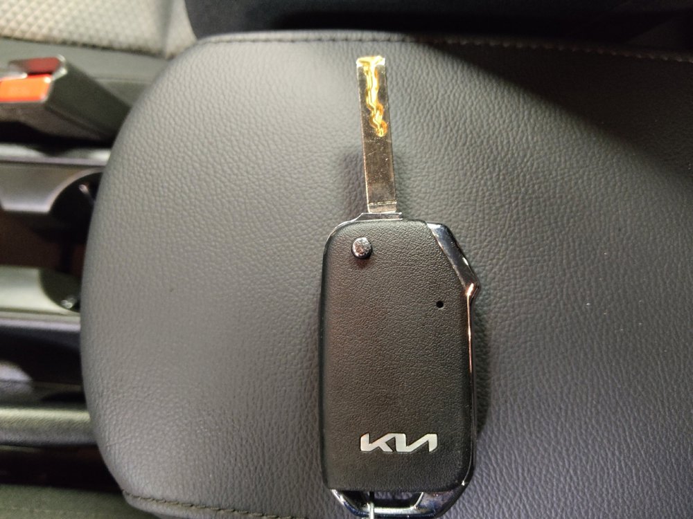 Used 2025 Kia Soul LX w/ LX Technology Package FWD image 32