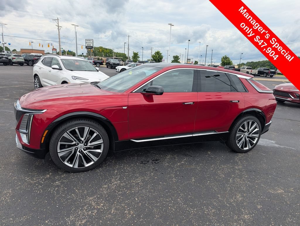 Used 2025 Cadillac Lyriq Luxury w/ LPO, Floor Liner Package AWD/4WD image 5