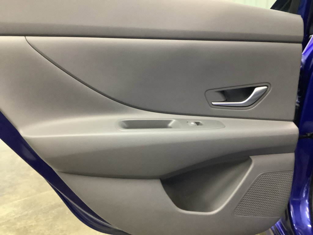 Used 2022 Hyundai Elantra SE FWD image 22