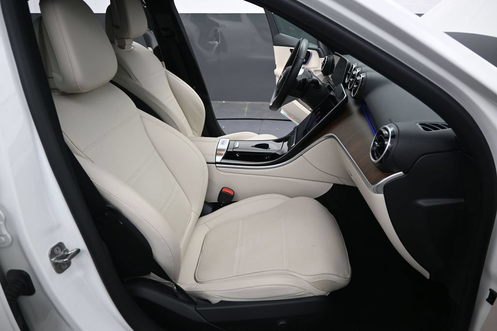Used 2025 Mercedes-Benz C 300 Sedan image 27