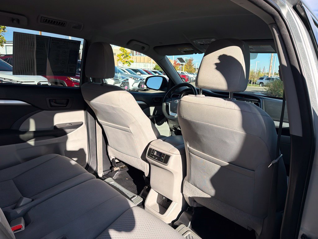 Used 2018 Toyota Highlander LE w/ Protection Package #3 AWD/4WD image 16