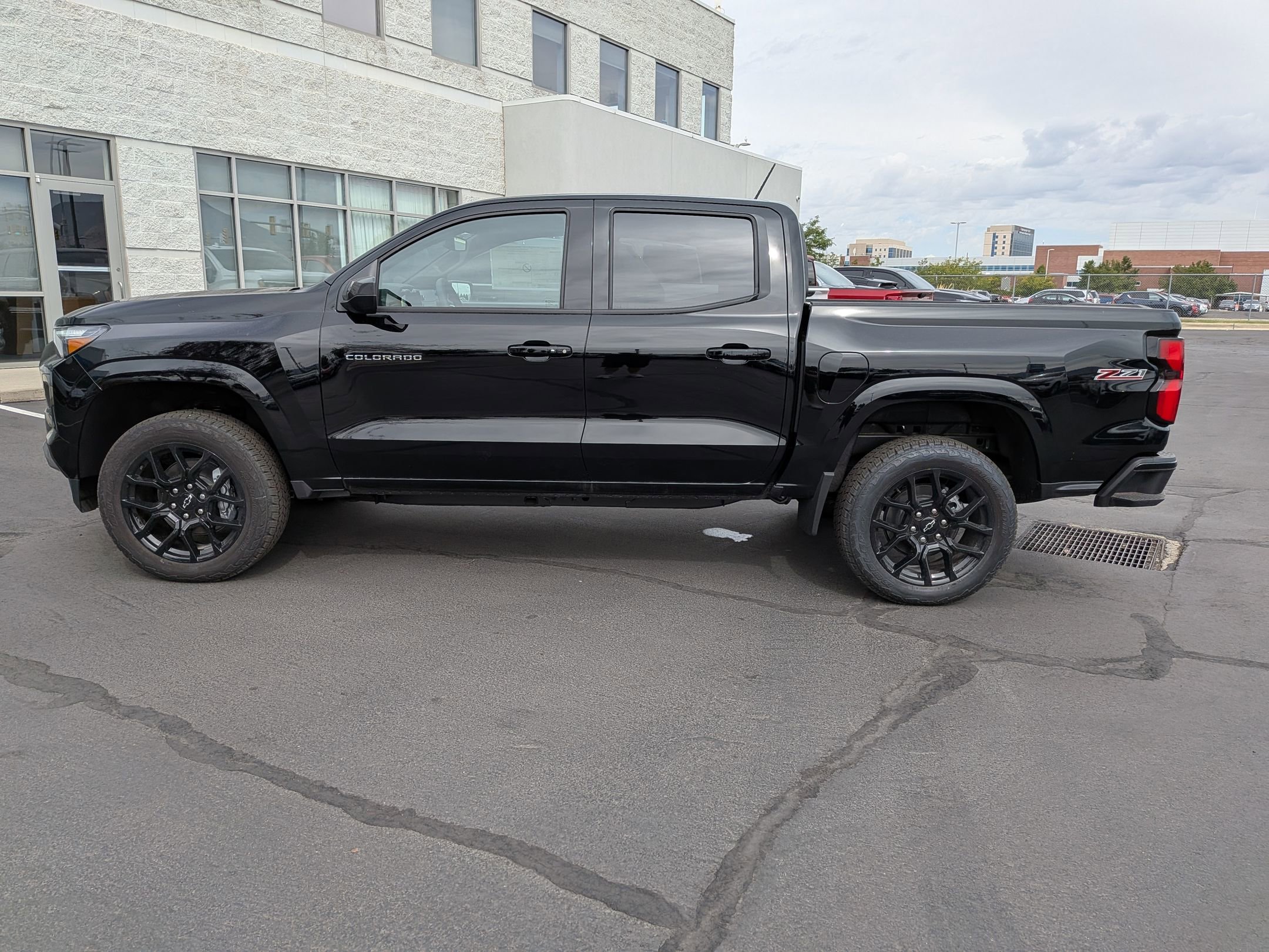 New 2025 Chevrolet Colorado Z71 image 2