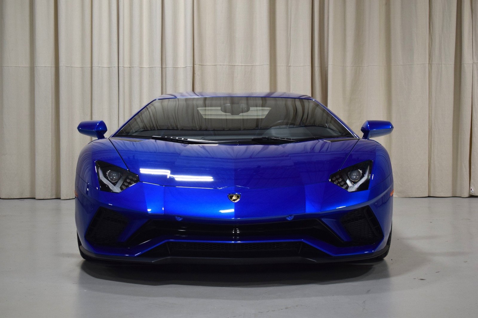 Used 2019 Lamborghini Aventador S image 9