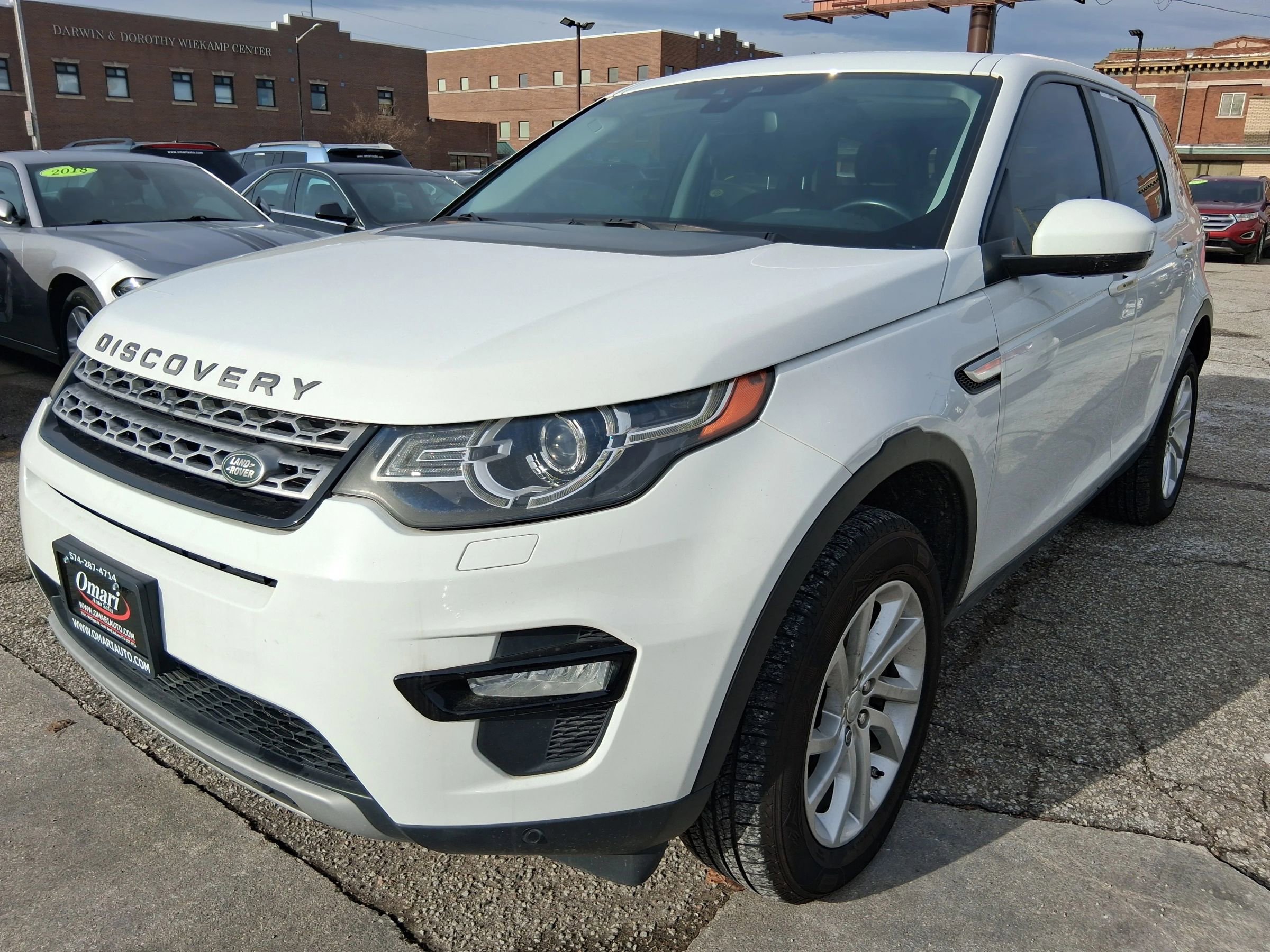 Used 2016 Land Rover Discovery Sport HSE AWD/4WD image 4