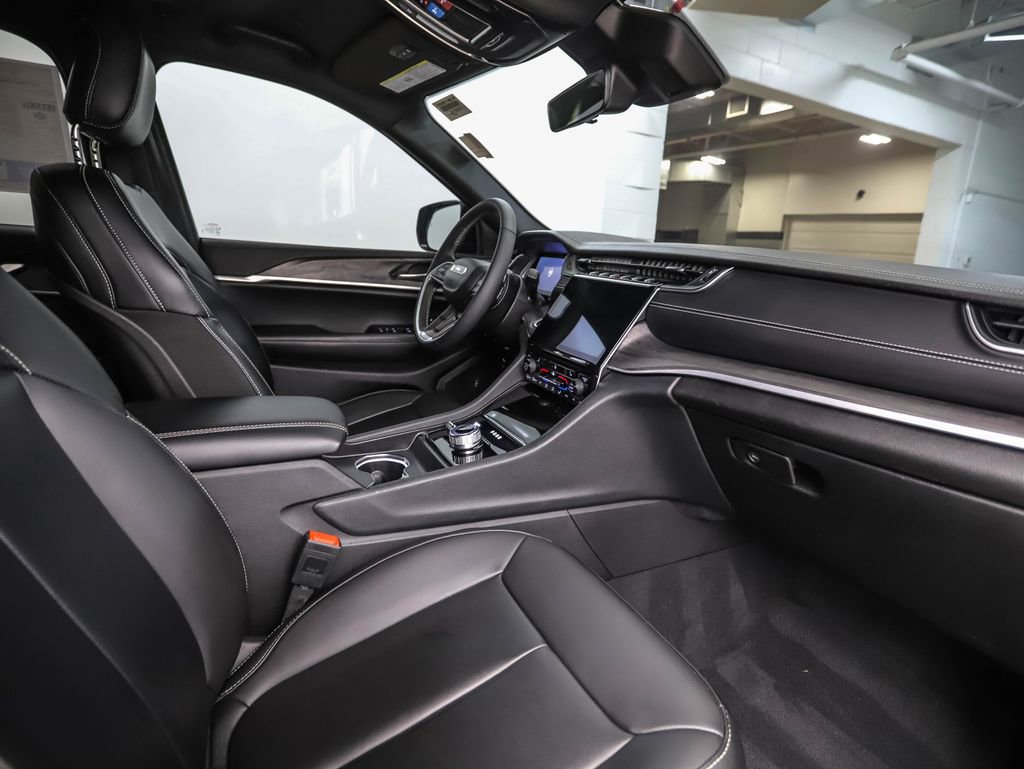 Used 2025 Jeep Grand Cherokee Limited w/ Trailer Tow Package image 29