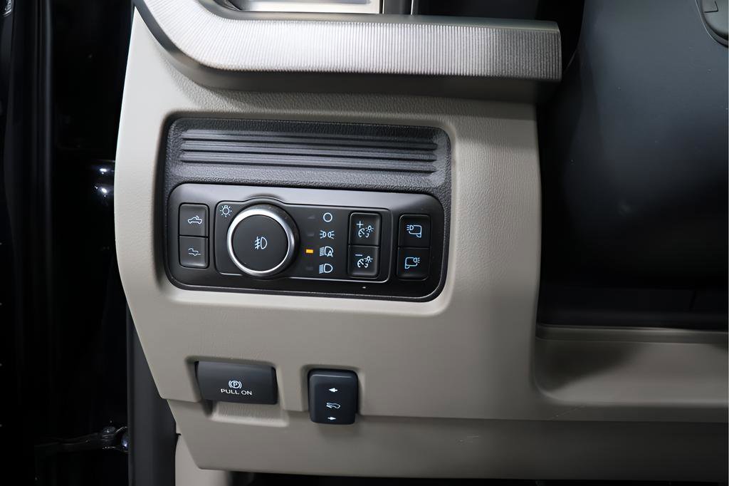 Used 2025 Ford F250 Platinum w/ Platinum Plus Package image 20