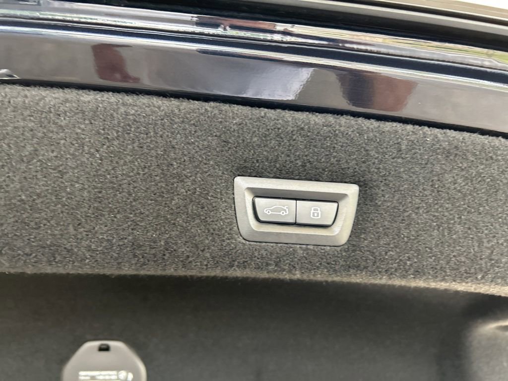 Used 2025 BMW 740i xDrive image 32