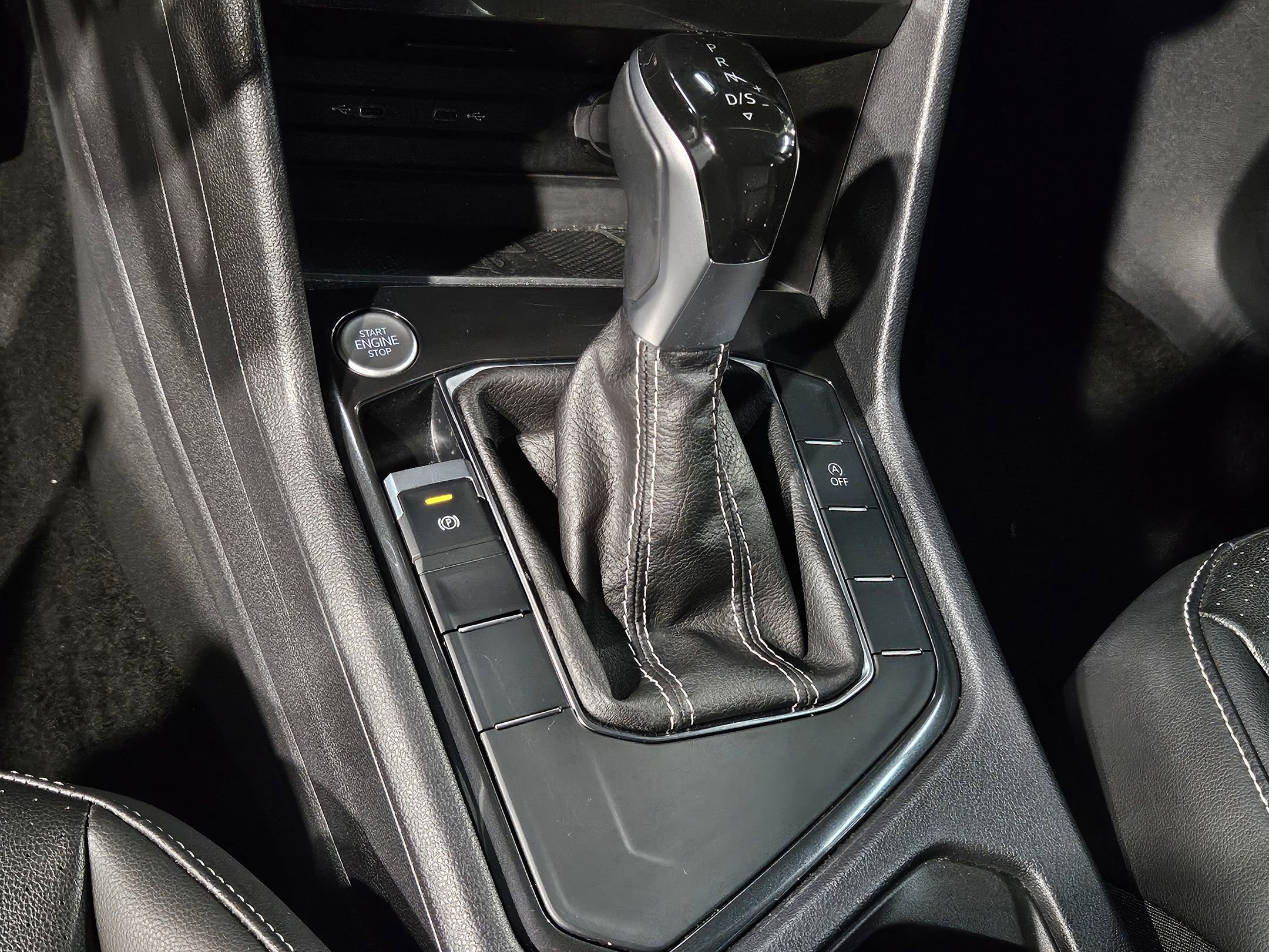 Used 2024 Volkswagen Tiguan SE image 32