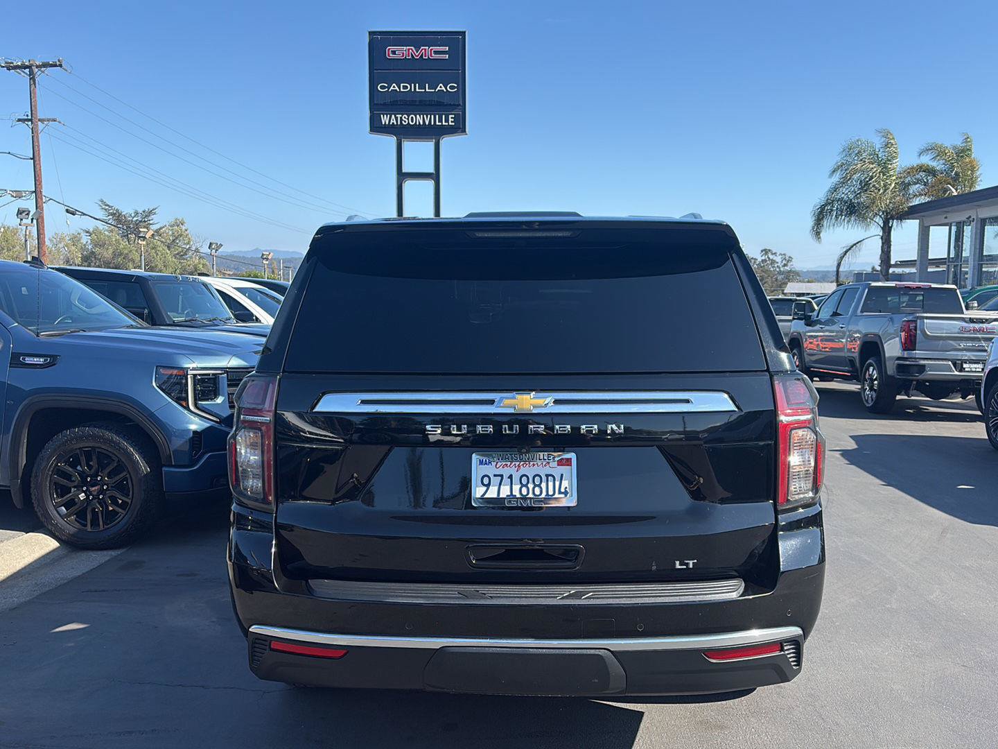 Used 2023 Chevrolet Suburban LT RWD image 4