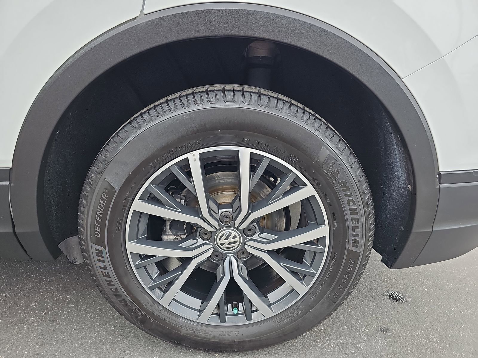 Used 2019 Volkswagen Tiguan SE w/ Panoramic Sunroof Package image 32