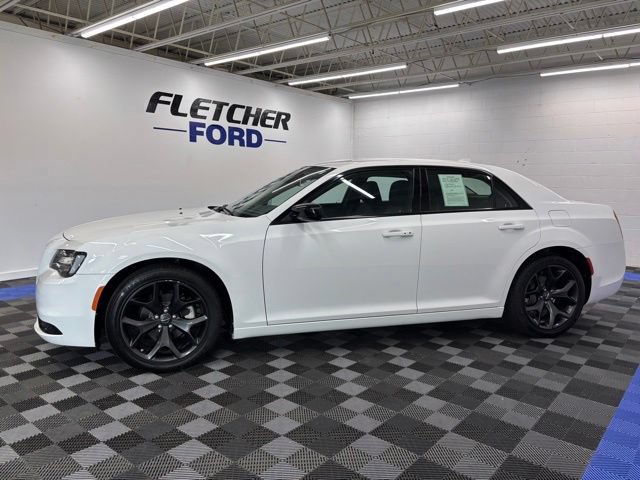 Used 2023 Chrysler 300 Touring w/ Sport Appearance Package RWD image 3