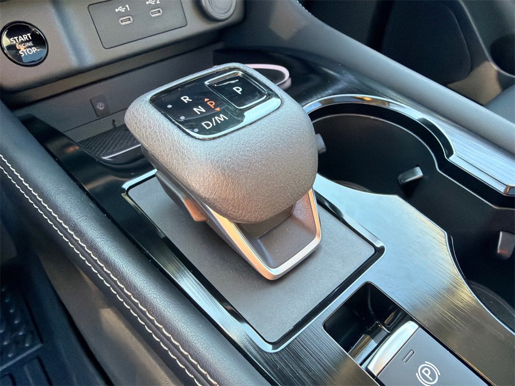 Used 2025 Nissan Rogue Platinum w/ Platinum Premium Package image 32