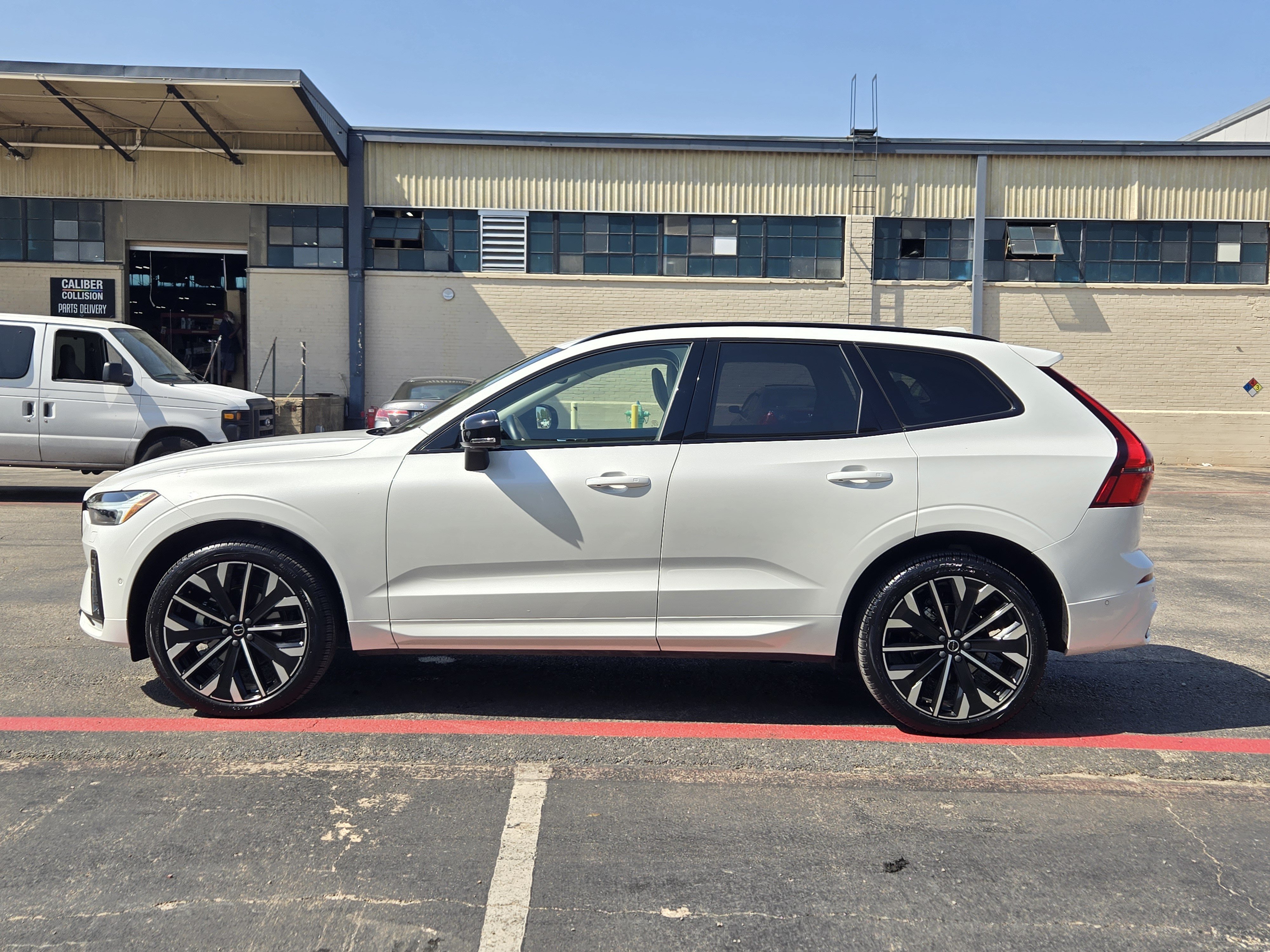 Certified 2026 Volvo XC60 B5 Ultra AWD/4WD image 4