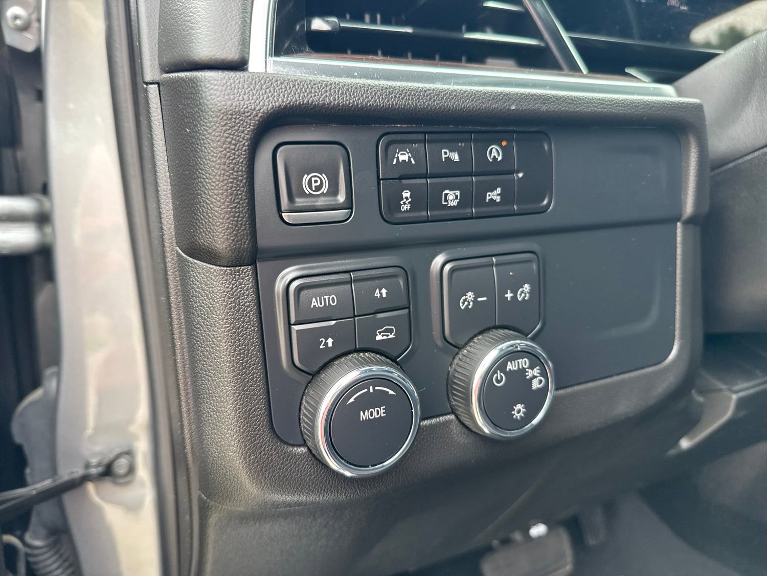 Used 2025 Chevrolet Tahoe LT AWD/4WD image 24