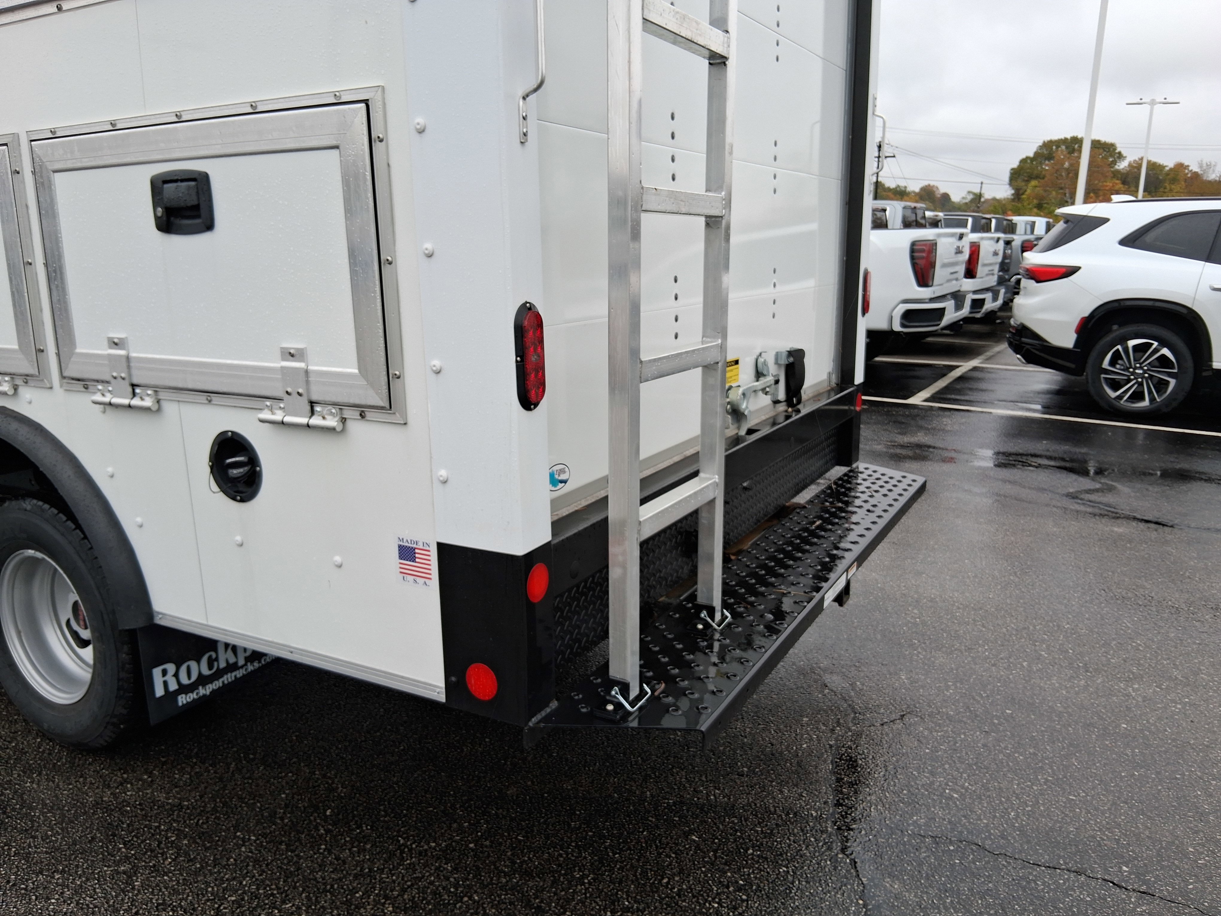 New 2025 GMC Savana 3500 w/ Power Convenience Package image 9