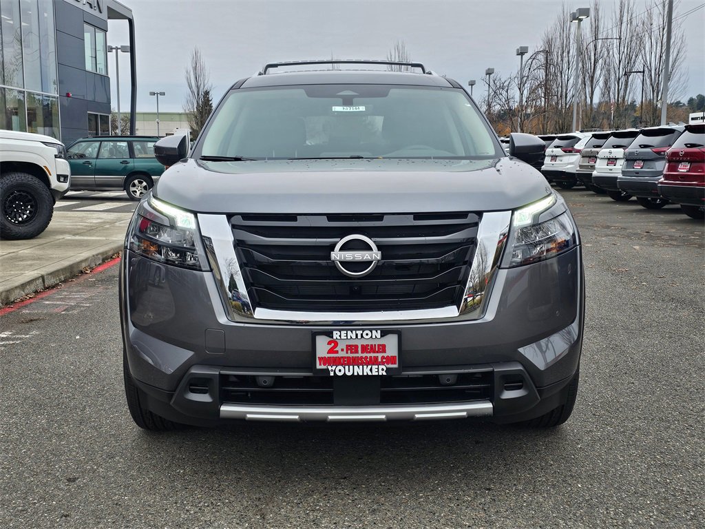 New 2025 Nissan Pathfinder SL image 2