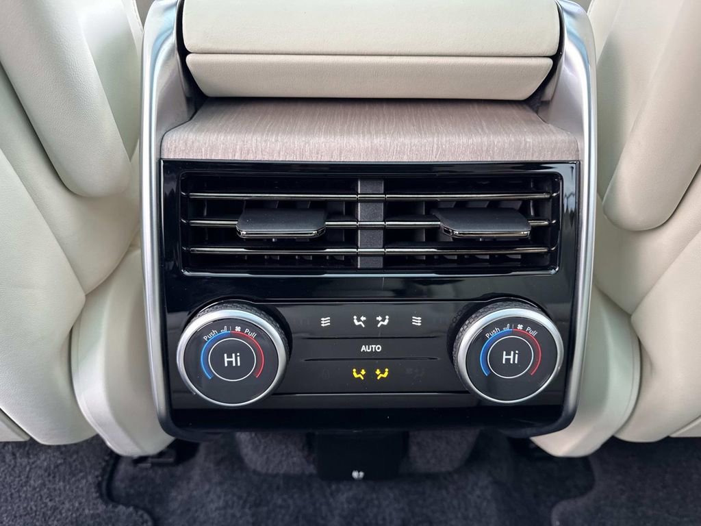 Used 2023 Land Rover Range Rover SE image 16