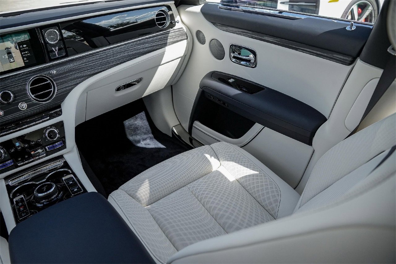 New 2025 Rolls-Royce Ghost image 40