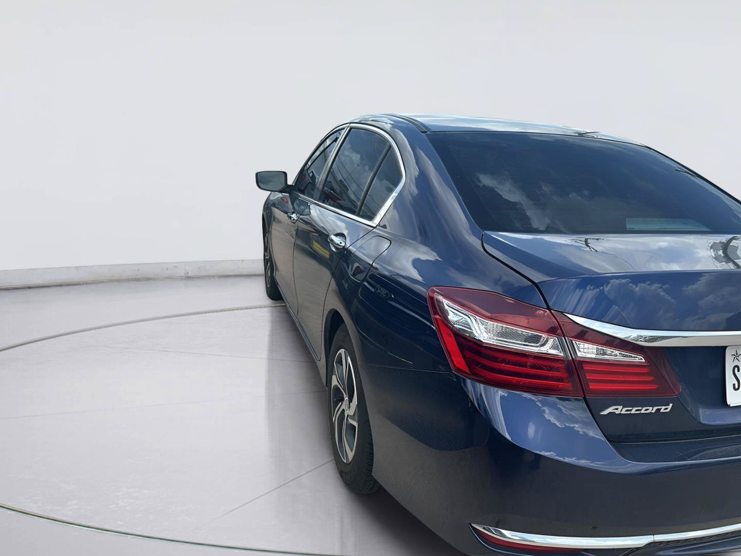 Used 2017 Honda Accord LX image 4