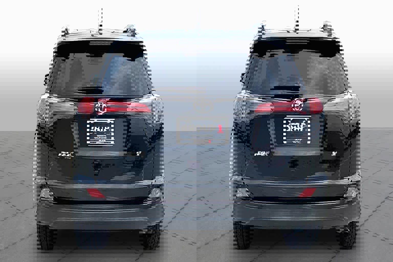 Used 2018 Toyota RAV4 LE FWD image 5