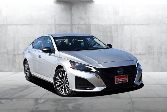 Certified 2025 Nissan Altima 2.5 SV image 2