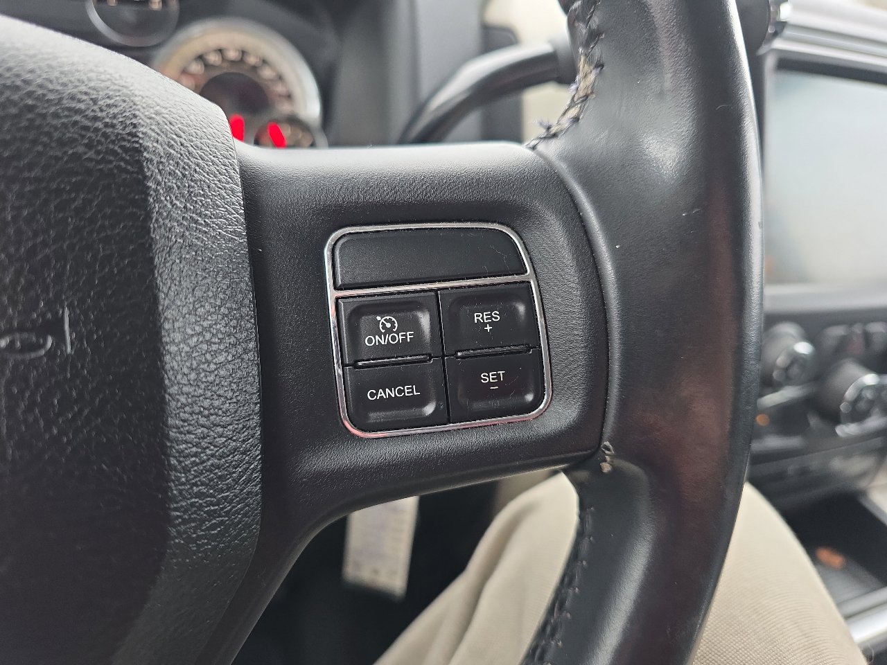 Used 2015 RAM 2500 SLT w/ Luxury Group image 43