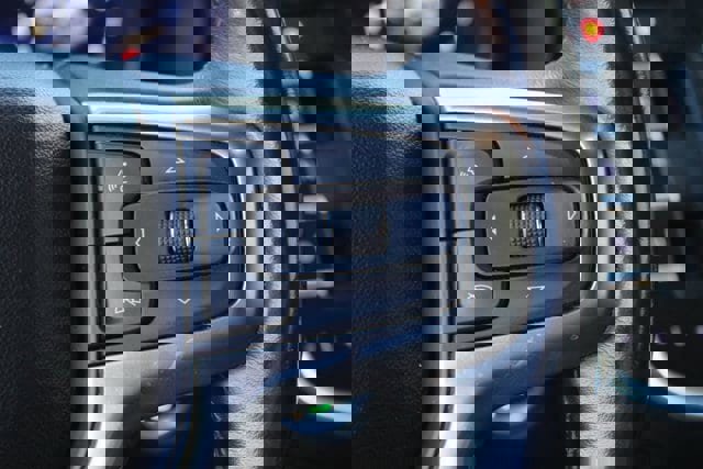 Used 2023 Chevrolet Suburban Premier image 15