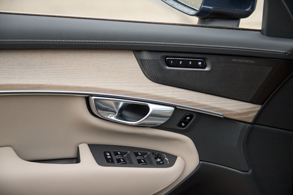 New 2026 Volvo XC90 B5 Plus w/ Protection Package image 10