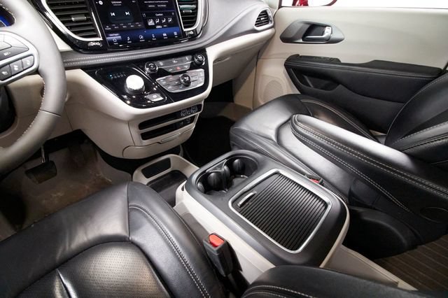 Used 2022 Chrysler Pacifica Touring-L AWD/4WD image 9