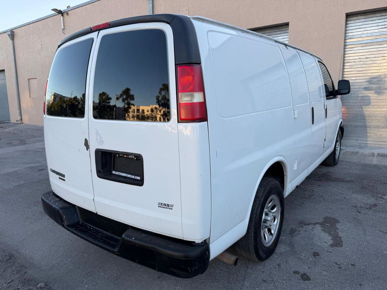 Used 2011 Chevrolet Express 1500 image 6