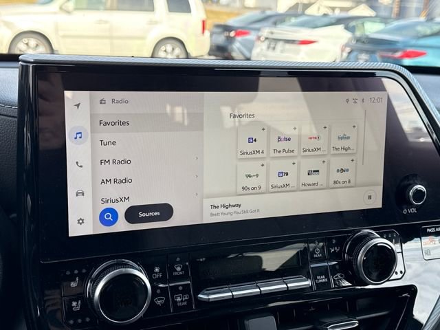 Used 2024 Toyota Highlander Platinum image 21