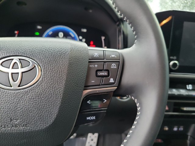 Used 2026 Toyota Camry SE FWD image 16