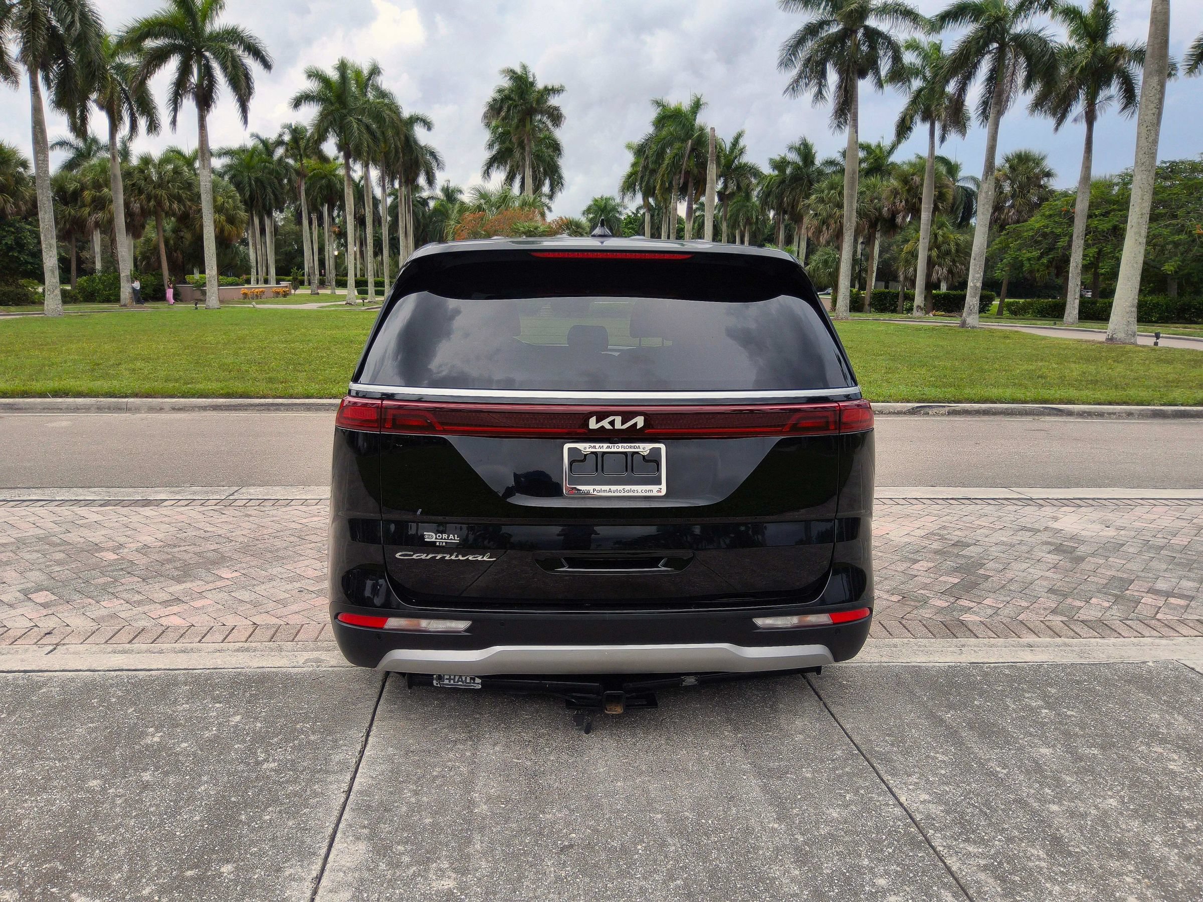 Used 2022 Kia Carnival EX FWD image 19